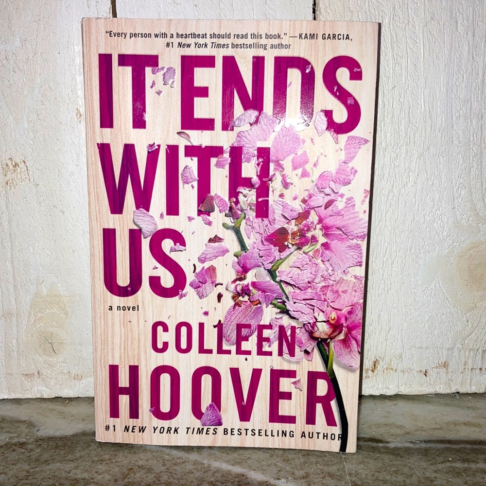colleen hoover It ends with us  book Paperback pre-owned like new .